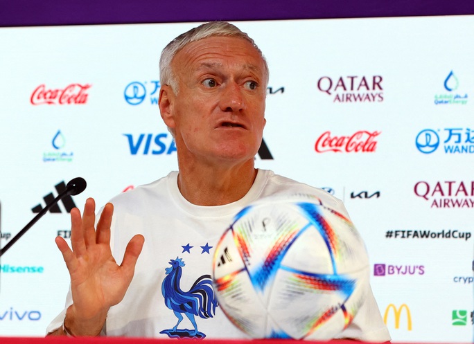 HLV Didier Deschamps: Ba Lan xứng đáng được tôn trọng