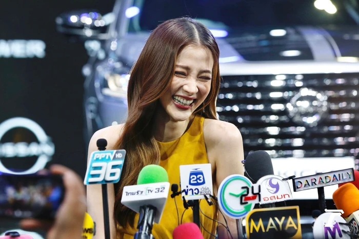 Cô nàng không giấu khỏi loạt biểu cảm bối rối khi nhắc về 