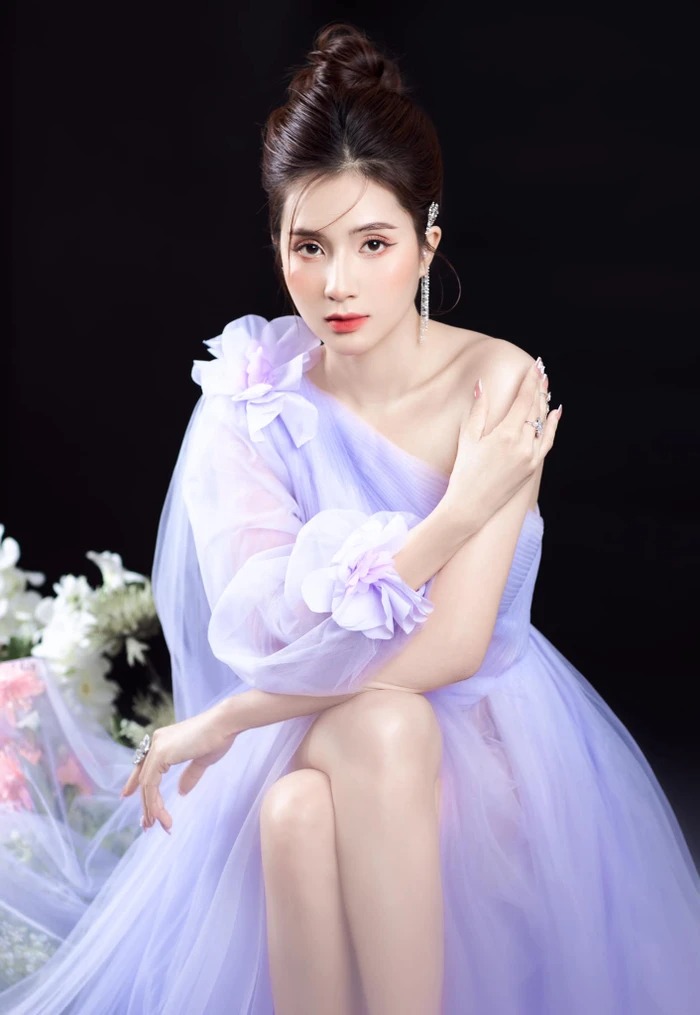 Người đẹp cho rằng cô đã bị ai đó mạo danh để liên lạc, nhắn tin với T