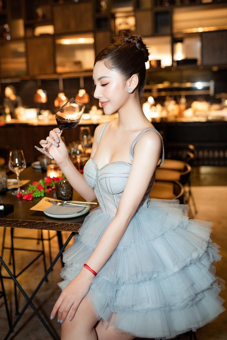 Sau khi giải nghệ, Mỹ Huyền bén duyên với công việc người mẫu.