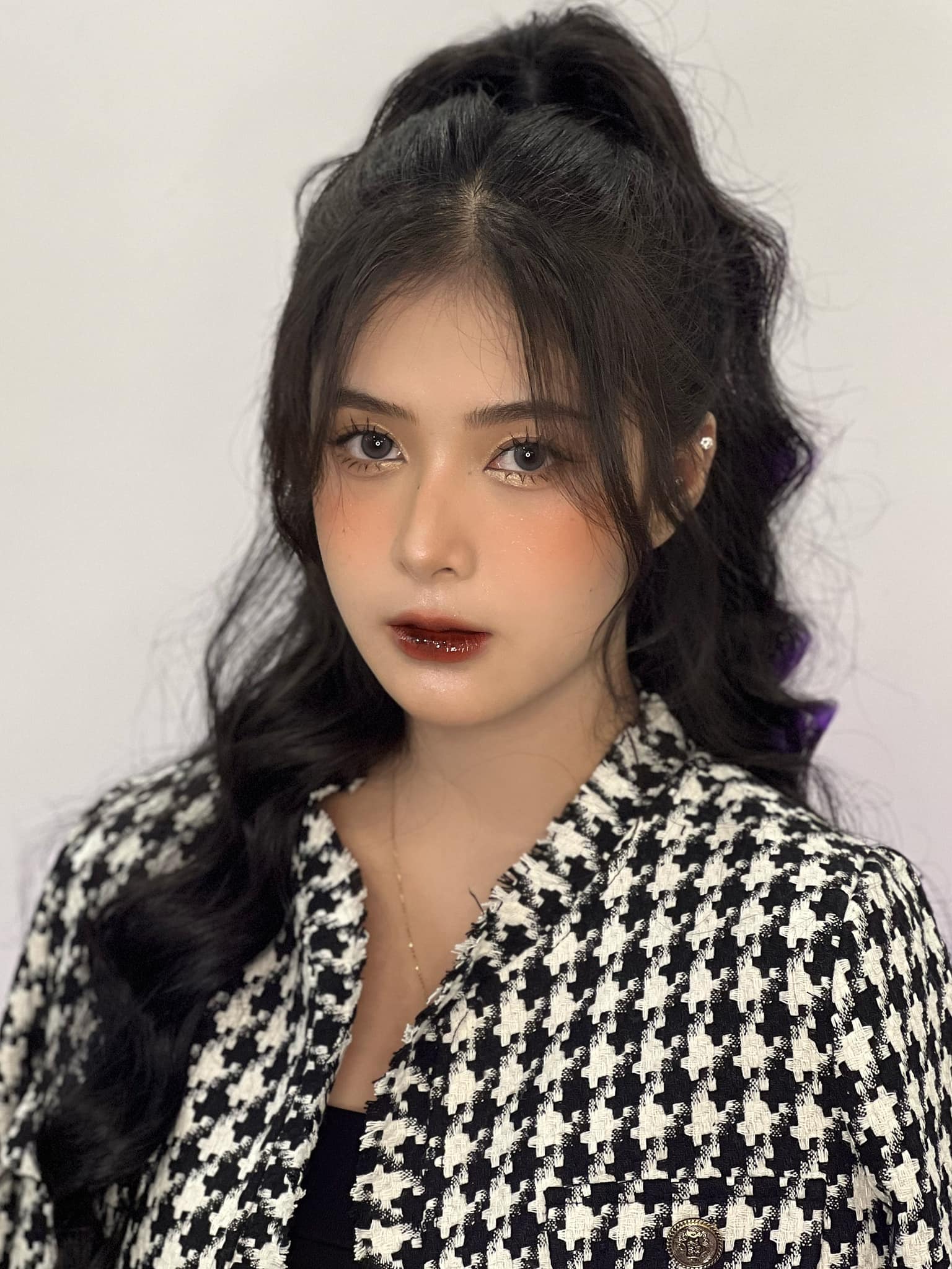 Tuy nhiên dường như Quỳnh Alee không mấy bận tâm với những ý kiến trái chiều tử netizen hướng về mình.