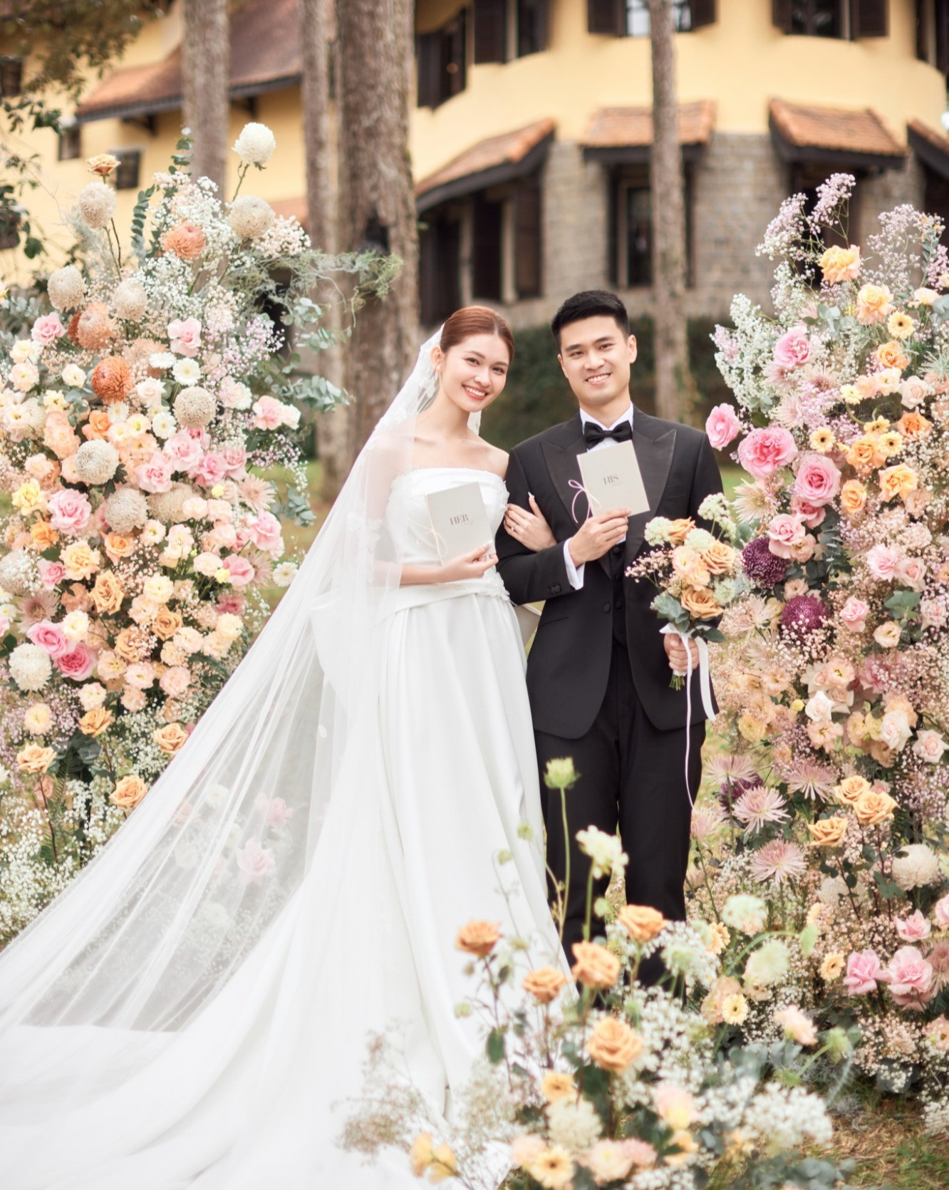 Á hậu Thùy Dung và chồng - doanh nhân Thái Long đã chính thức về chung một nhà.