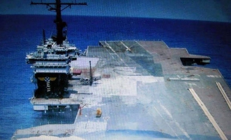 Cảnh tàu sân bay USS America bị đánh chìm. Ảnh: US Navy