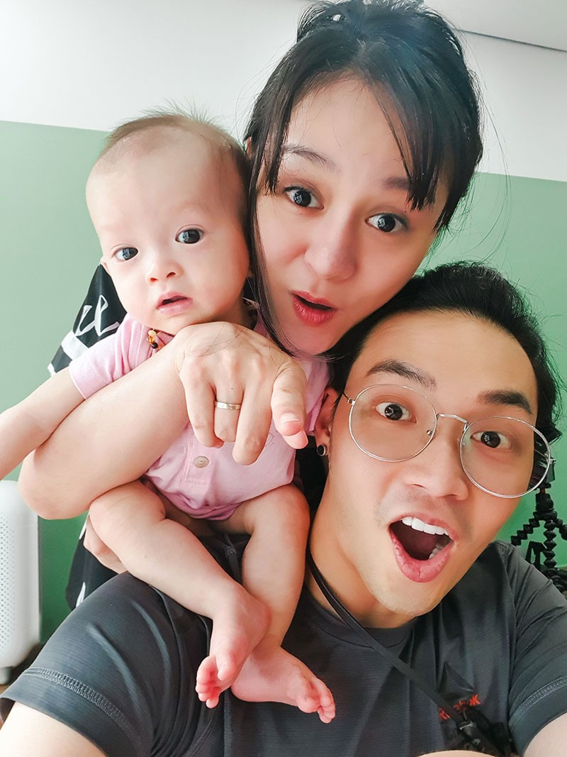 Hiện tại, cặp đôi Thủng Long và Bom đã kết hôn và có cô công chúa nhỏ 1 tuổi tên SuShe.