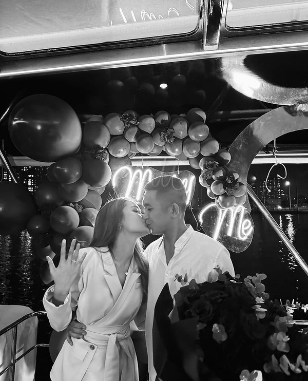 Linda cùng Phong Đạt đều sinh sống ở Nga và chỉ vừa về Việt Nam khi đã trưởng thành. Mối tình 6 năm của cặp đôi không những khiến người ta ngưỡng mộ về độ đẹp trai xinh gái, mà còn là sự “môn đăng hộ đối” khi nàng là “rich kid” trong gia đình kinh doanh khách sạn ở Nha Trang, chàng cũng là thiếu gia với gia thế “không phải dạng vừa”.