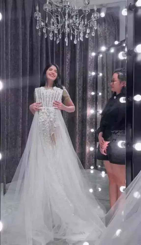 Hiện tại, không chỉ làm mẫu mà Andrea Aybar ( An Tây) còn là YouTuber, TikToker đình đám. Những clip mẫu Tây này đăng tải nhận về rất nhiều phản hồi tích cực.