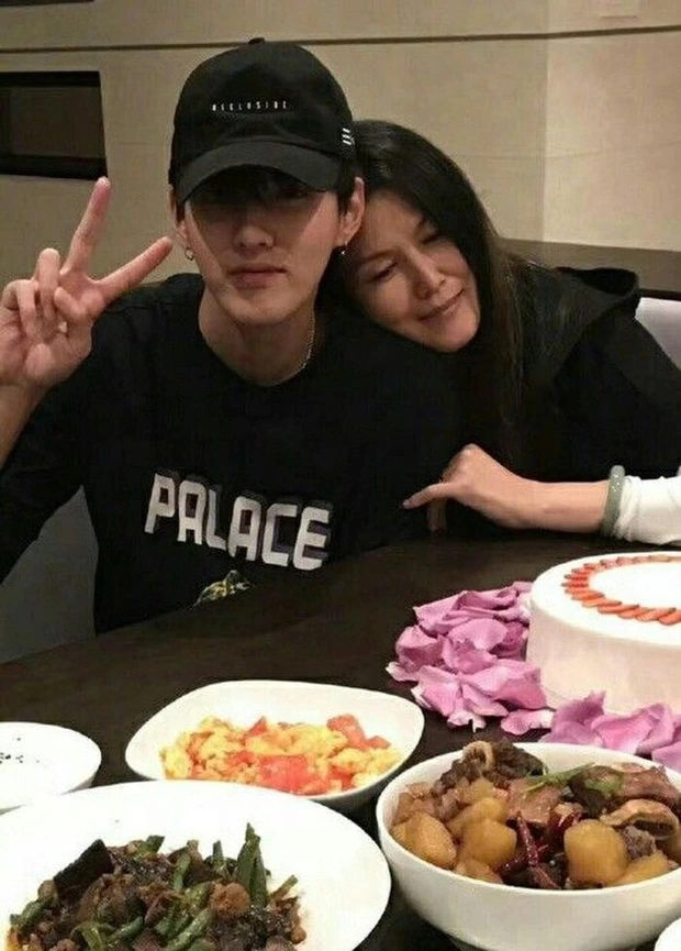 Mẹ Ngô Diệc Phàm cũng bị cho là đã vào tù