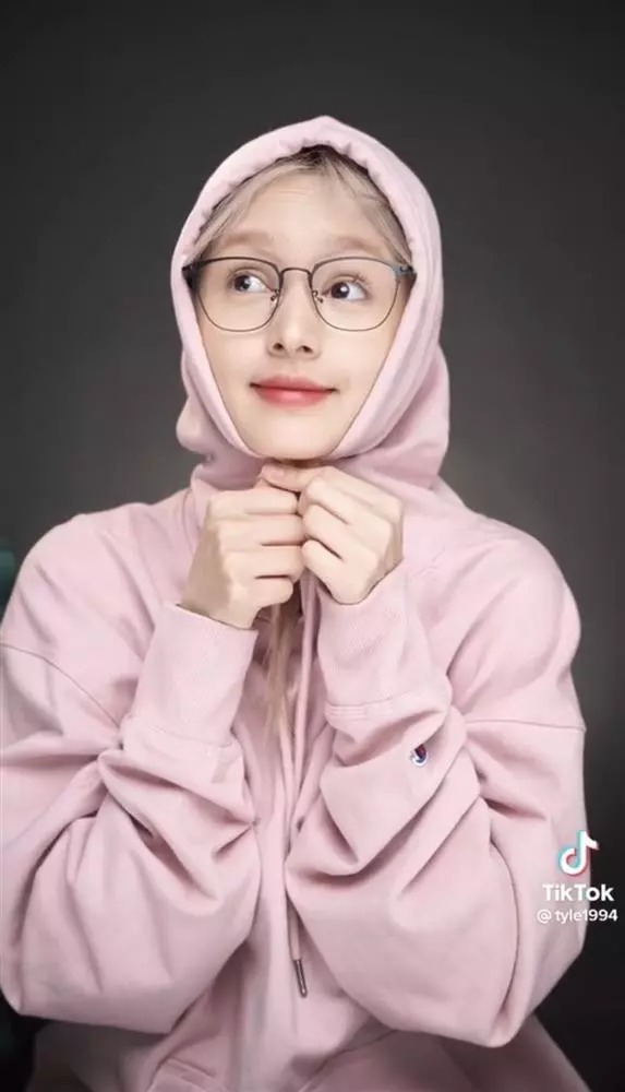 Gương mặt siêu cute của hot girl.