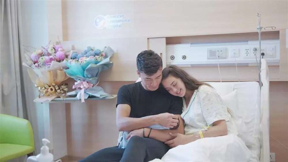 Và đến ngày 25/11 vừa qua, Dianka đã hạ sinh con trai đầu lòng tại một bệnh viện quốc tế nổi tiếng trên địa bàn TP. HCM. Em bé chào đời bằng phương pháp sinh mổ, nặng 2,8 kg.