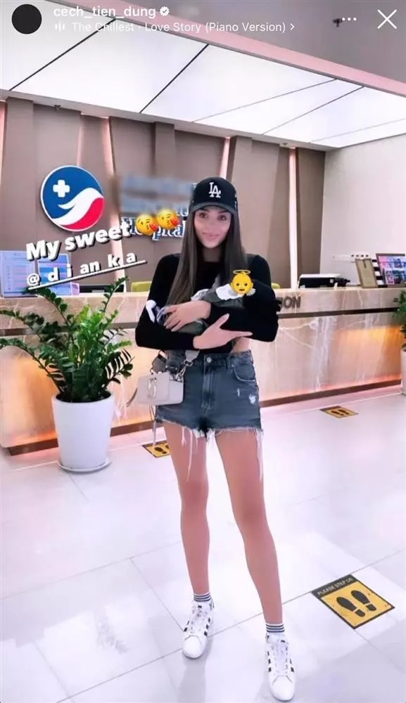Dianka đưa con tới bệnh viện kiểm tra sức khỏe sau 12 ngày sinh.