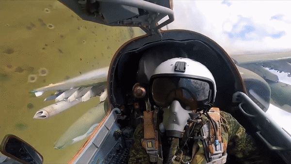 Mặc dù những chiếc máy bay cũ trong kho của Ukraine không thể bay ra chiến trường, nhưng chúng chắc chắn là nguồn phụ tùng thay thế rất hiệu quả. Điều này khiến người ta có ấn tượng rằng, số lượng máy bay của Không quân Ukraine luôn nhiều vô kể.