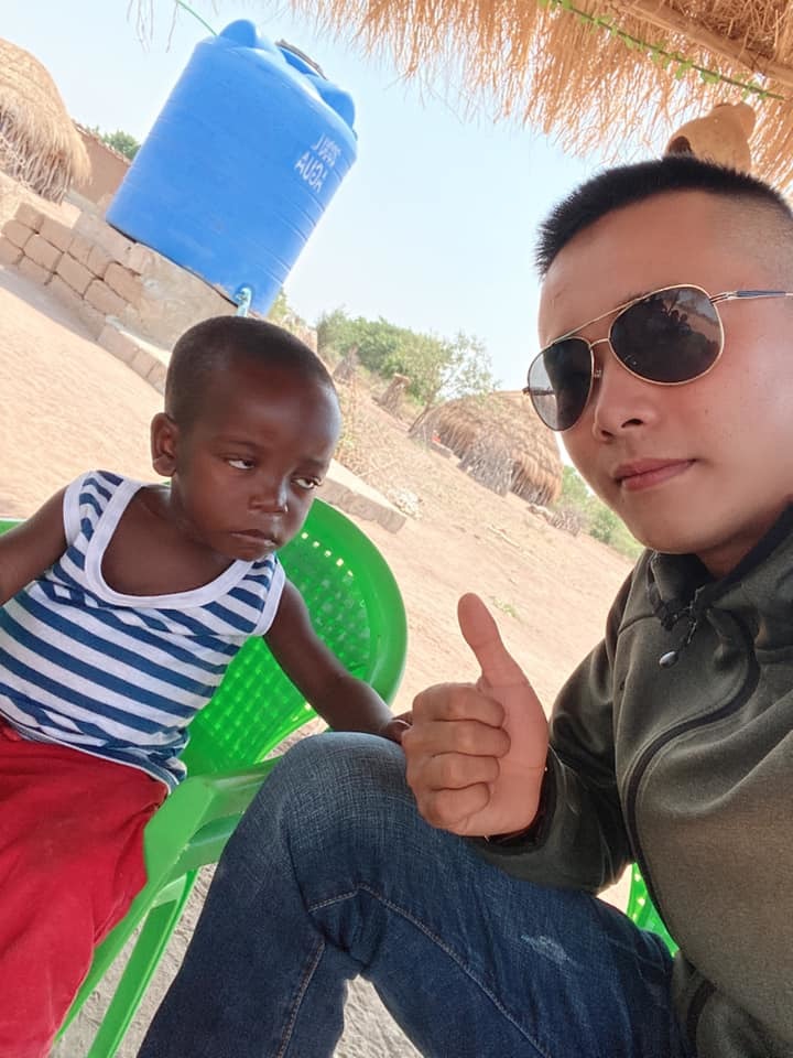 Giờ đây, Lôi Con như đứa con cưng của Quang Linh, lúc nào cũng được anh bao bọc, chiều chuộng, dạy dỗ cẩn thận.