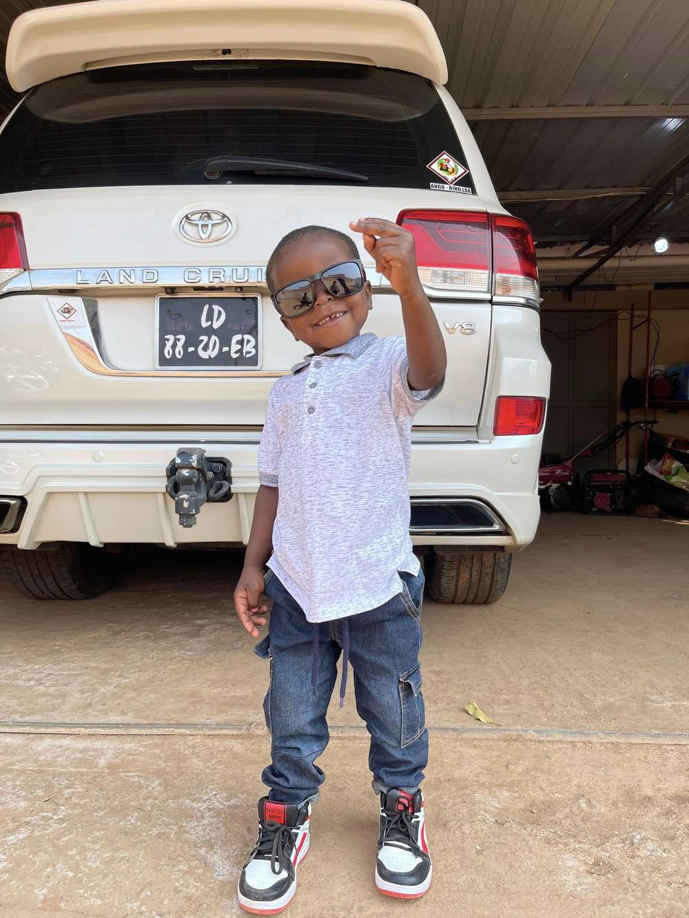 Cũng nhờ nam YouTuber mà Lôi Con còn nghe hiểu và nói được tiếng Việt. Đồng thời, bé cũng ngoan ngoãn và biết điều hơn.