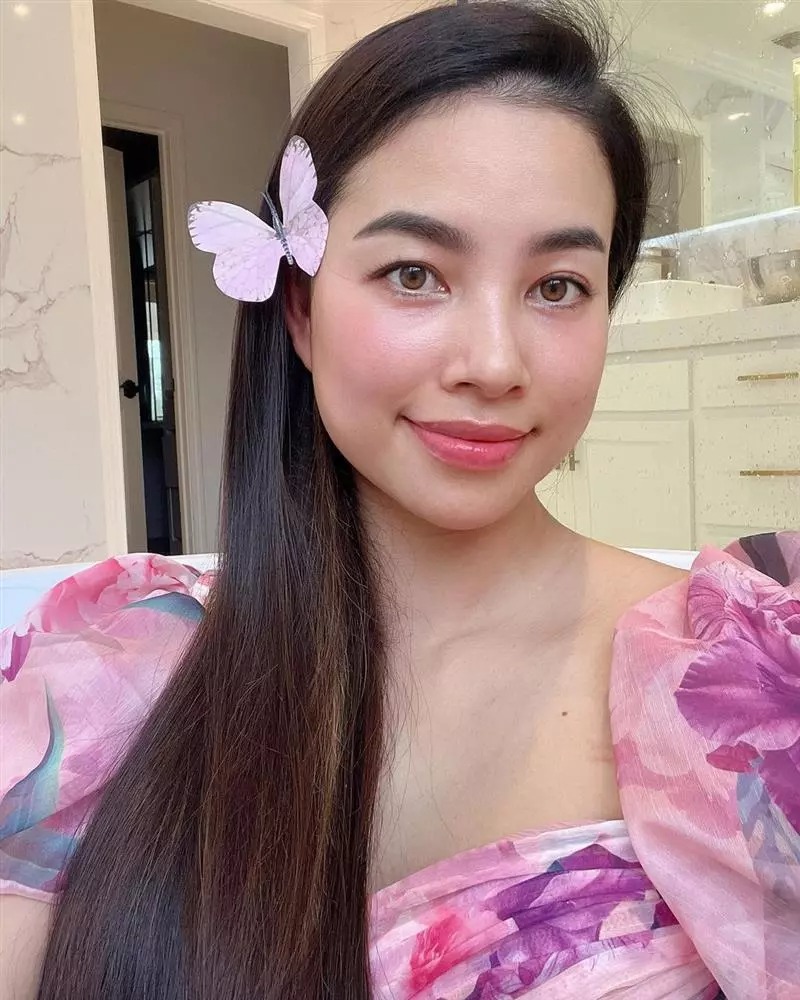 Cận cảnh nhan sắc Phạm Hương ở hiện tại.