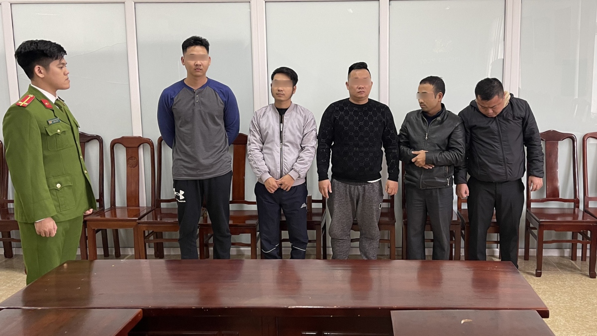  Bắt đường dây cá độ bóng đá.