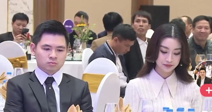 Đỗ Mỹ Linh không ăn mặc cầu kì, chuộng trang phục nhã nhặn, đơn giản.