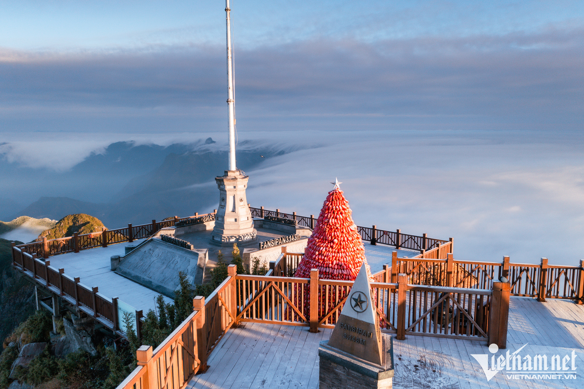 Mấy ngày nay nhiệt độ ở đỉnh Fansipan xuống dưới 0 độ C.