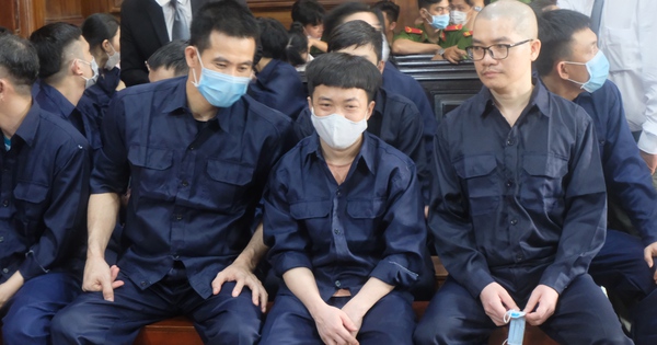 Các bị cáo tại phiên xét xử.