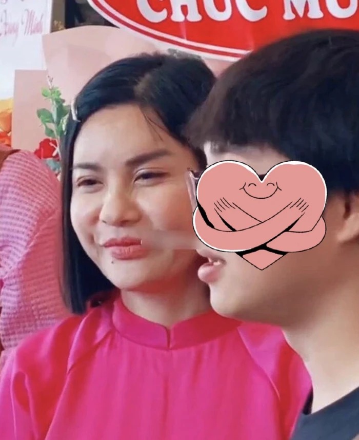 Cũng có thể, đo góc chụp hoặc một lý do nào đó khiến mặt của nữ diễn viên khác thường hơn so với mọi ngày.