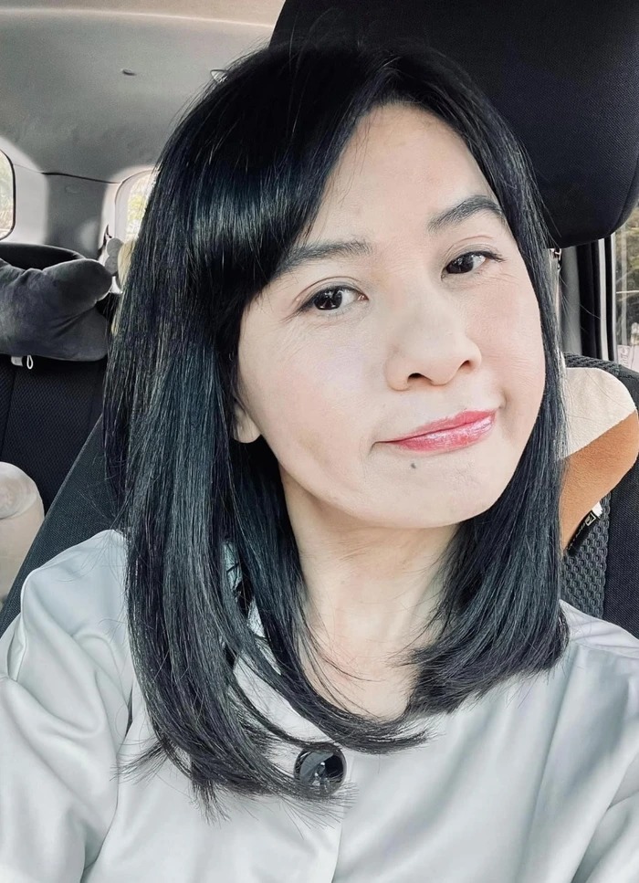 Cô thường chụp ảnh bằng camera thường và khoe làn da căng bóng, tự nhiên và nói bản thân không thích dùng các phần mềm “sống ảo”.