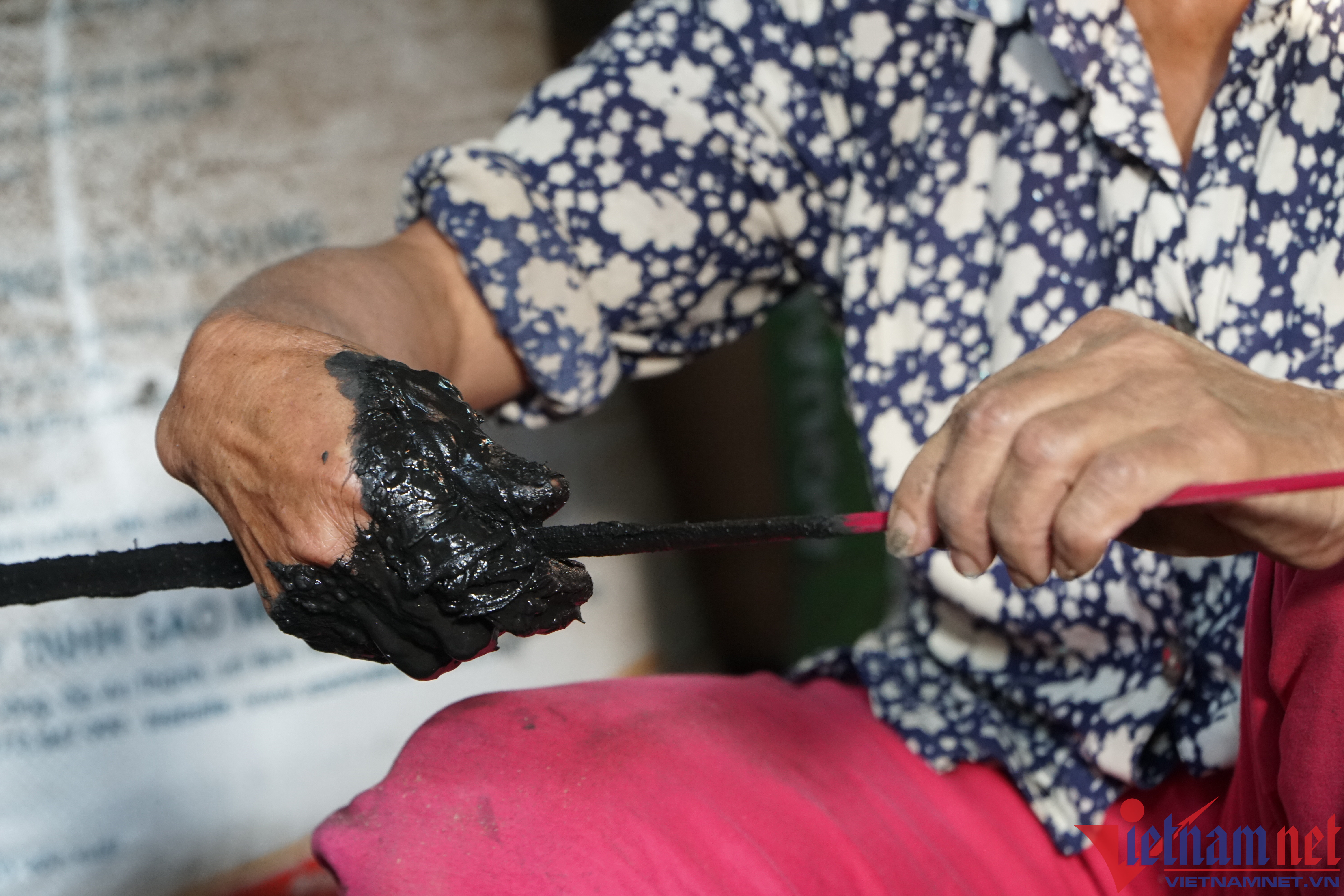 Những que hương sào được làm bằng phương pháp thủ công truyền thống