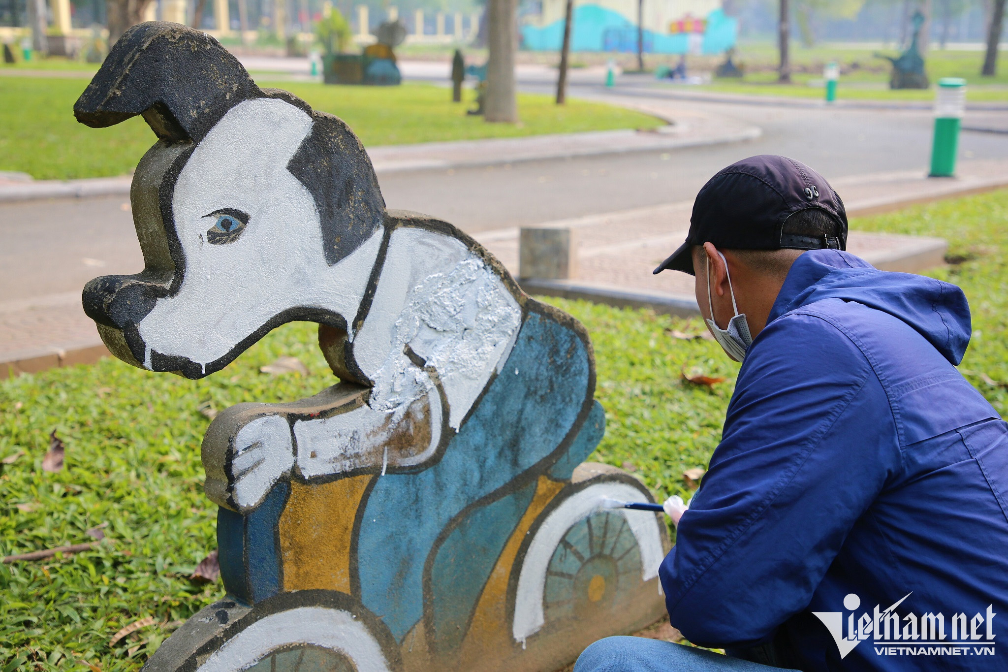 Các tiểu cảnh trong công viên được sơn sửa lại