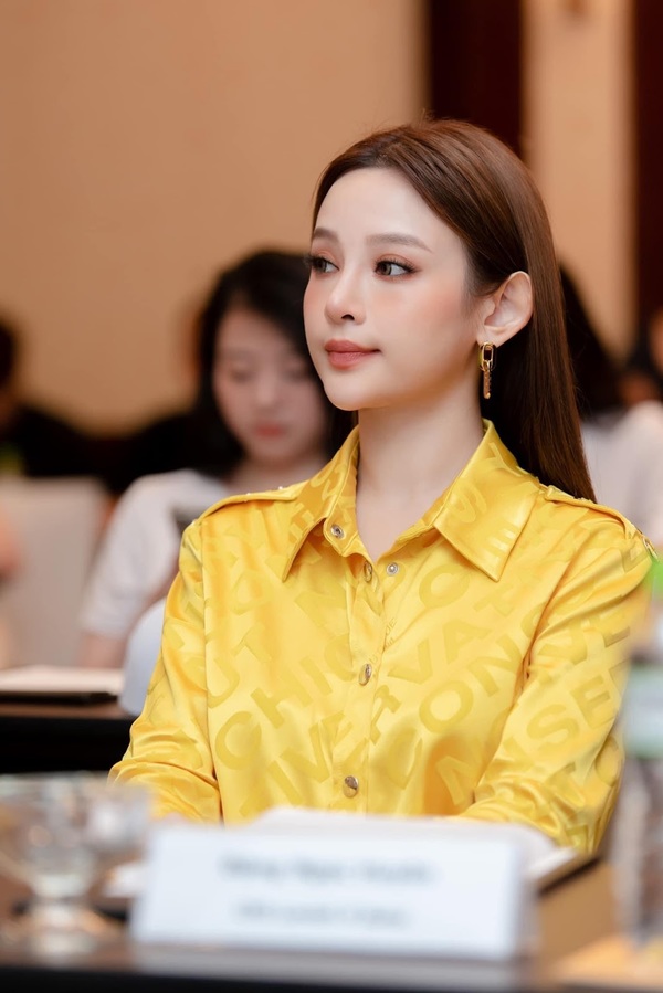 Gia đình Huyền Baby cũng đang có một nhà máy chuyên sản xuất các loại mỹ phẩm khá lớn tại Hàn Quốc.