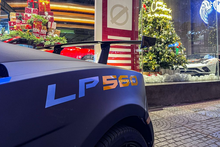 Cung cấp sức mạnh cho Lamborghini Gallardo LP560-4 là khối động cơ hút khí tự nhiên V10 5.2L cho công suất 560 mã lực và mô men xoắn cực đại 540 Nm, giúp siêu xe tăng tốc từ 0 - 100 km/h chỉ trong 3,7 giây, cán vận tốc cực đại 325 km/h.