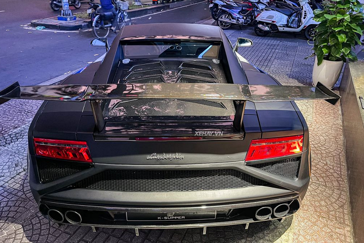 Tuy nhiên, cỗ máy của chiếc Gallardo này đã được độ tăng công suất nên mạnh mẽ hơn so với những con số nói trên. 