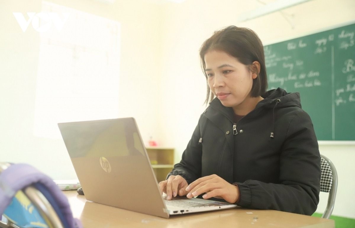 Dù đảo còn nhiều khó khăn, nhưng các cô vẫn luôn dặn nhau cố gắng chăm lo cho từng “mầm xanh” đã gieo trên Đảo Trần, để các em lớn lên trở thành rừng dương bên sóng cả, vững chãi như cột cờ chủ quyền, như lá cờ Tổ quốc đang tung bay trên hòn đảo tiền tiêu./.