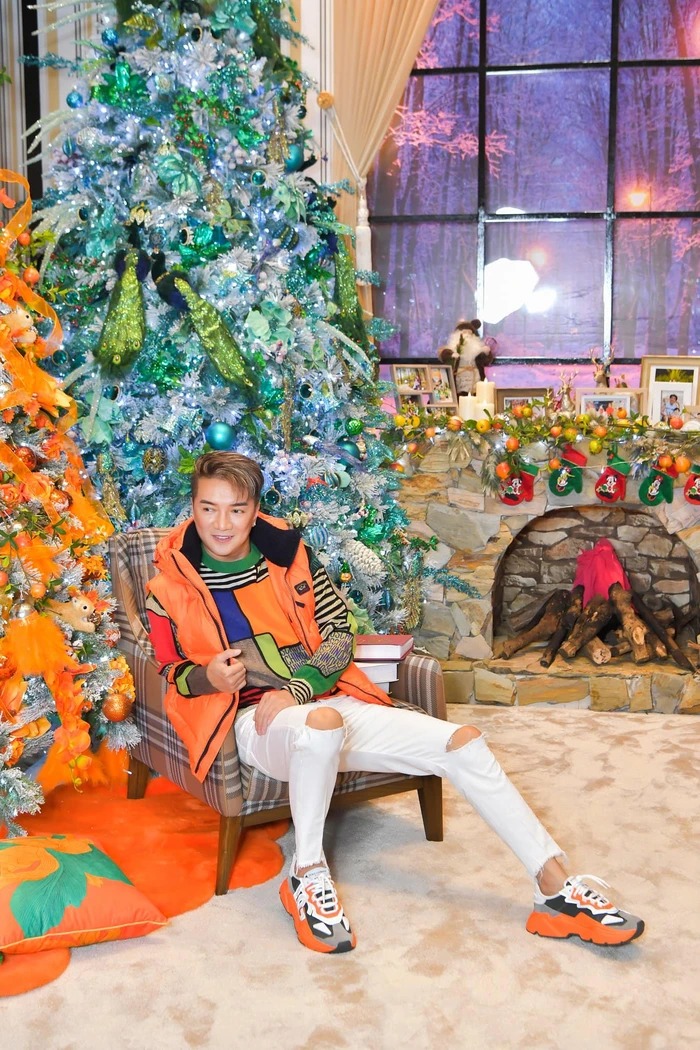 Ca sĩ Đàm Vĩnh Hưng đã trang trí giáng sinh từ một tháng trước