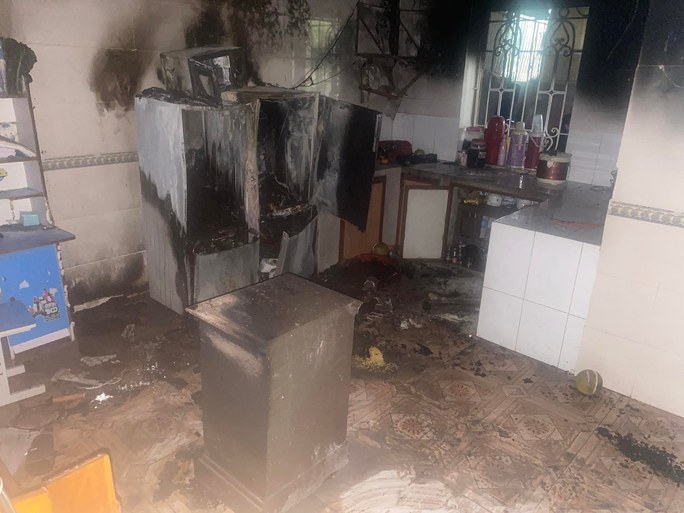 Hiện trường vụ phóng hỏa đốt nhà cha mẹ