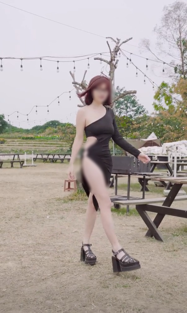 Cô gái thường mặc đồ khá 