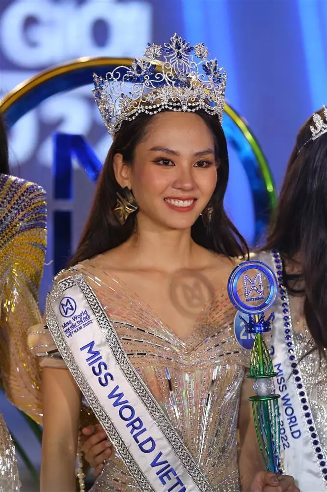 Huỳnh Nguyễn Mai Phương là chủ nhân vương miện Miss World Vietnam - Hoa hậu Thế giới Việt Nam 2022. Trước đó, cô từng tham gia cuộc thi Hoa hậu Việt Nam 2020, được đặc cách vào top 5 nhờ thắng giải Người đẹp Nhân ái.