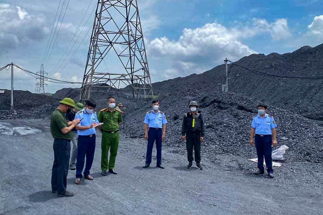 Cơ quan công an đã làm rõ những người có liên quan tới việc khai thác than lậu. Ảnh: Hoài Anh