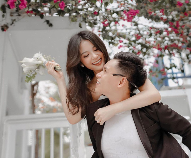 Kể từ đó, Thu Giang rất ít khi xuất hiện trên mặt báo. Tuy nhiên, ghé thăm Facebook cá nhân có thể thấy cuộc sống sung sướng của cô nàng.