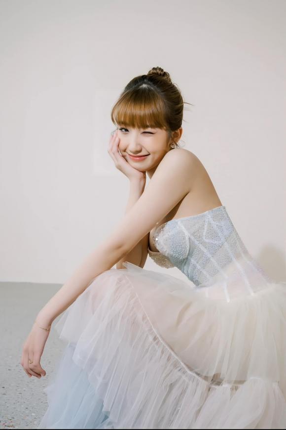 Nối gót các hot girl 