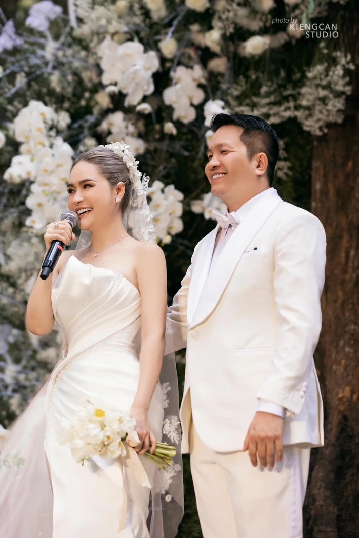 Nhân dịp kỉ niệm 10 năm ngày cưới, vợ chồng Đoàn Di Băng quyết định một lần nữa tổ chức đám cưới để 