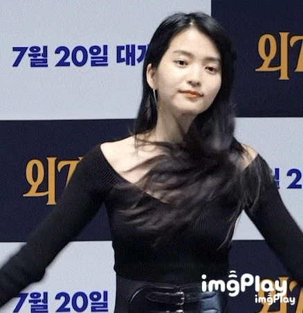 Kim Tae Ri bị phóng viên giải trí chỉ trích vì có thái độ đùa cợt, không đúng mực khi tham gia họp báo