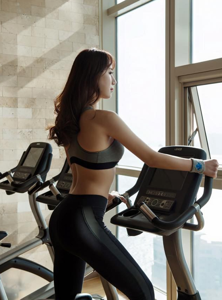 Tuy nhiên, cũng có nhiều người nhận xét chắc chắn Ye Jung Hwa đã từng phẫu thuật thẩm mỹ để có vẻ ngoài xinh đẹp đó.