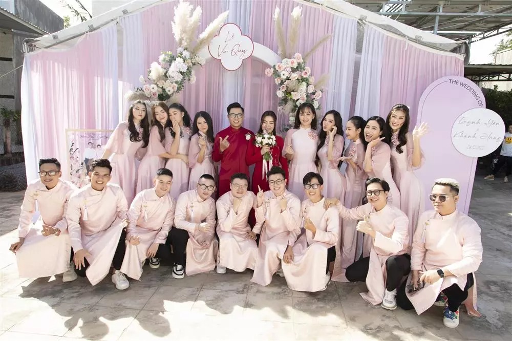 Mai Phương Thúy, Lương Thùy Linh, Thiên Ân, Ngọc Thảo... đi làm phù dâu đám cưới.