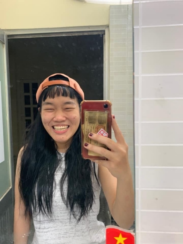 Mới đây, tài khoản TikTok G.H.S vừa đăng tải đoạn clip ghi lại quá trình thay đổi diện mạo mới cho Lê Thuỵ Coconut kèm dòng trạng thái: “Ca cắt tóc áp lực nhất trước giờ, bằng mọi giá phải làm Lê Thụy xinh hơn”.