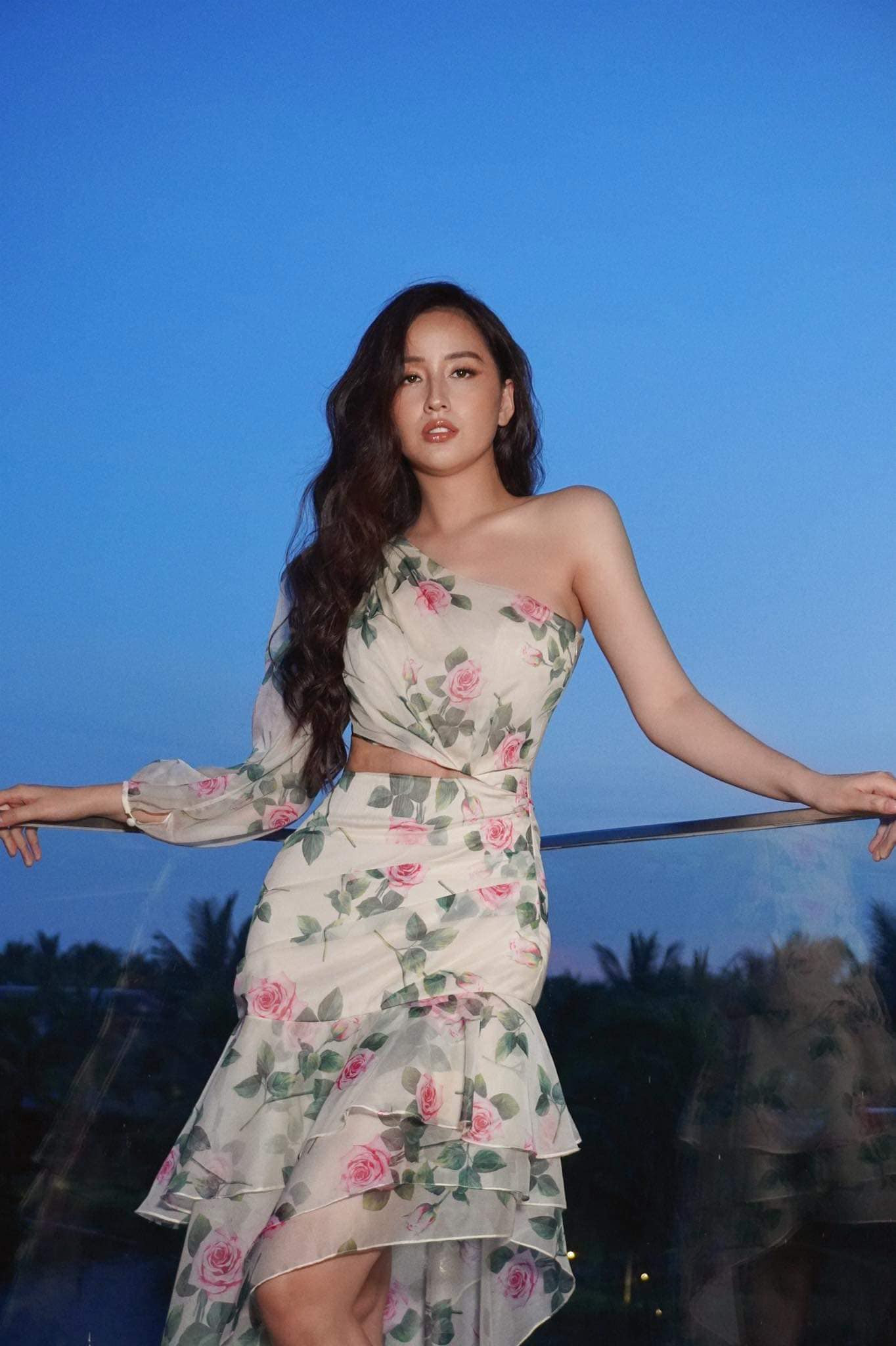 Không tham gia hoạt động showbiz nhiều, Mai Phương Thúy tập trung cho công việc kinh doanh, đầu tư. Có thể nói, cô được mệnh danh là nàng hậu có tính tự chủ cao, luôn chủ động về kinh tế, tài chính.