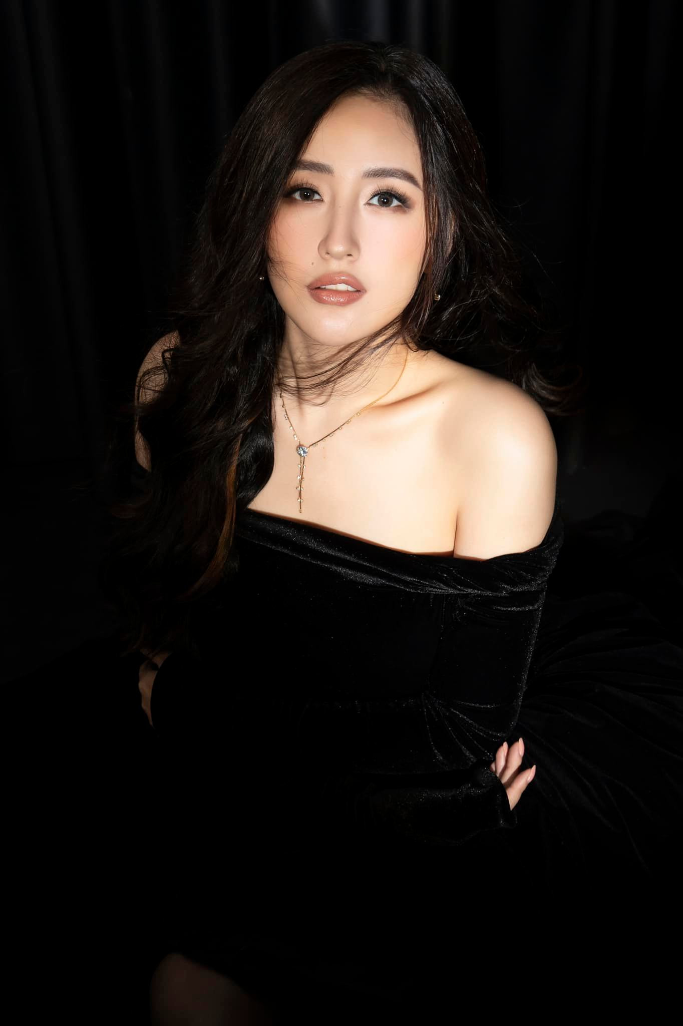 Sau gần 17 năm đăng quang Hoa hậu Việt Nam, nàng hậu đến từ Hà Nội Mai Phương Thúy dù không tham gia hoạt động showbiz nhiều nhưng người hâm mộ luôn theo dõi và ủng hộ trong mọi lĩnh vực.