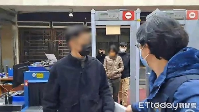 Bạn trai của Lâm Hâm Nhữ cũng bị bắt giữ.