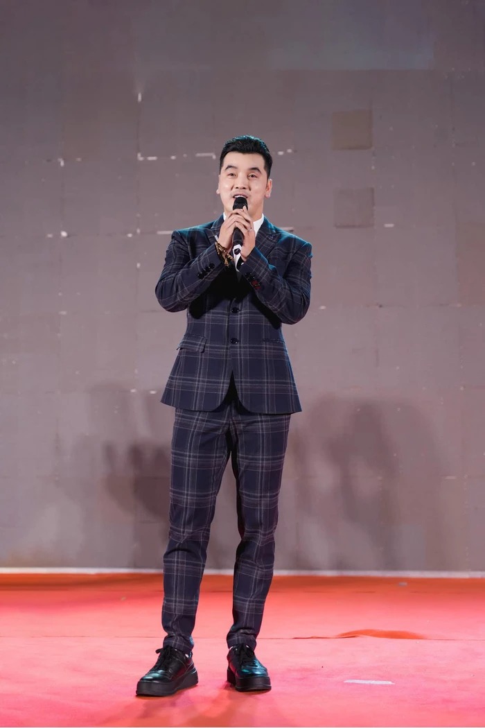 Nam ca sĩ Ưng Hoàng Phúc