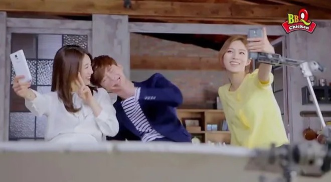 Cặp đôi tin đồn có nhiều khoảnh khắc thân mật trong hậu trường