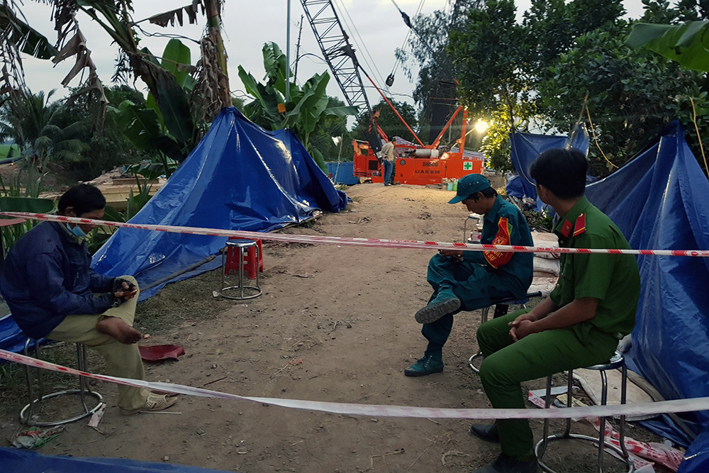 Hiện trường được phong tỏa nghiêm ngặt sáng 2/1