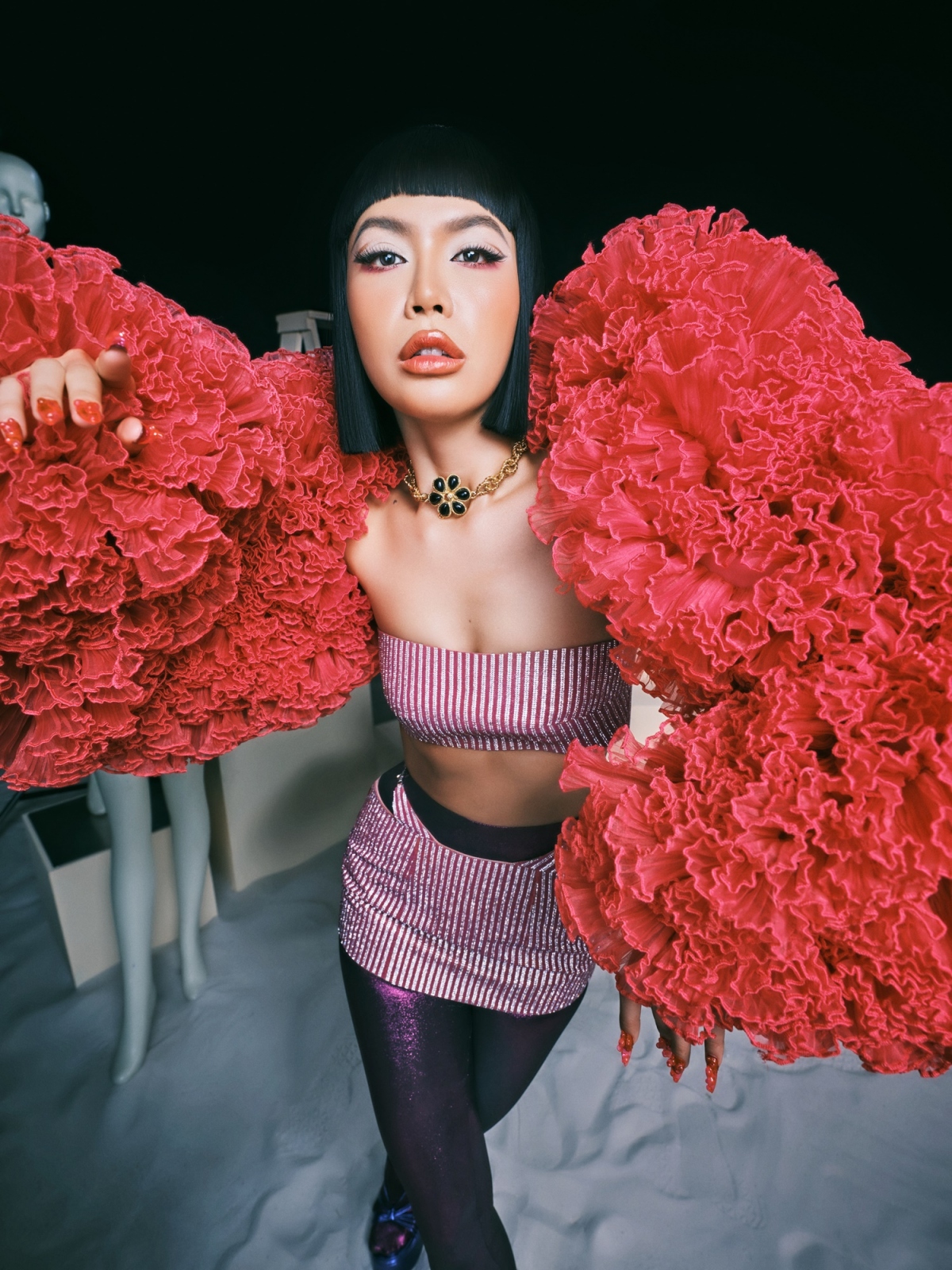 Mới đây, Minh Tú kỷ niệm 10 năm làm nghề bằng một dự án nghệ thuật đầy ấn tượng. Dự án “10 năm Minh Tú” được siêu mẫu - hoa hậu Minh Tú thực hiện với mục đích nhìn lại quá trình hoạt động nghệ thuật của chính mình.