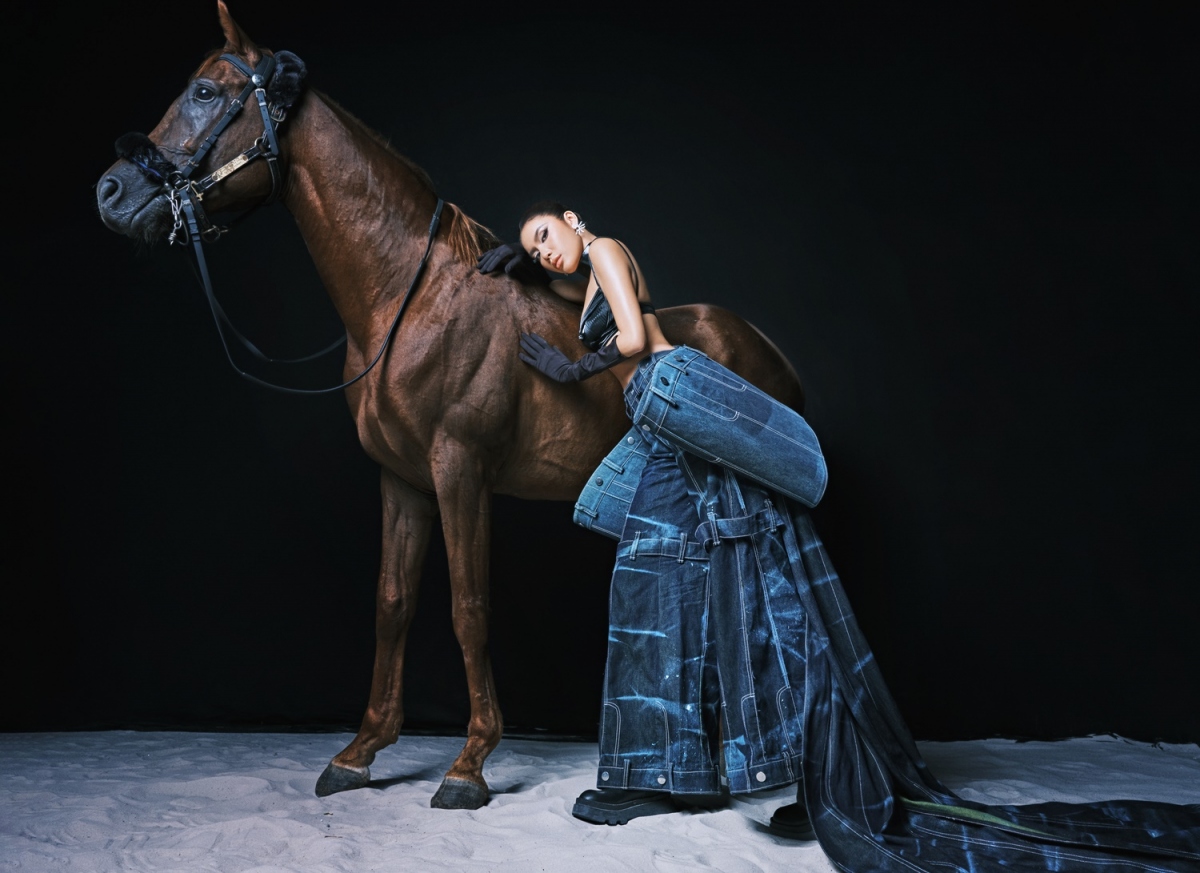 Một Minh Tú chuyển mình với diện mạo mới.